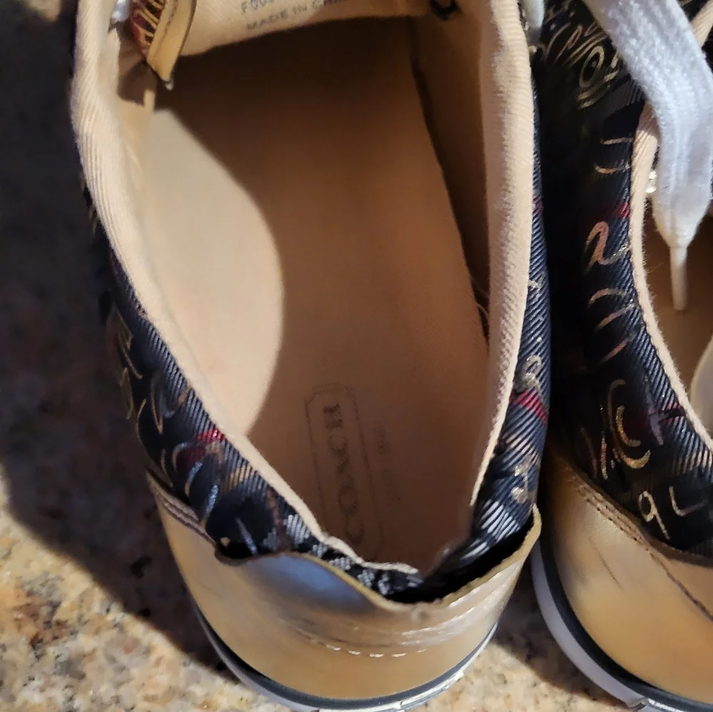 Shoes - Picture 4 of 5